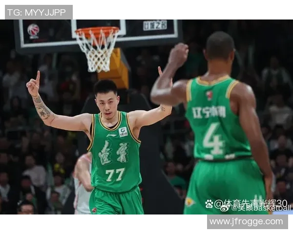 张镇麟表现出色13投5中贡献15分5篮板2助攻3抢断关键时刻扣篮帮助球队赢得比赛